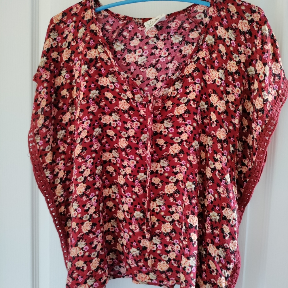 Floral rose patterned top